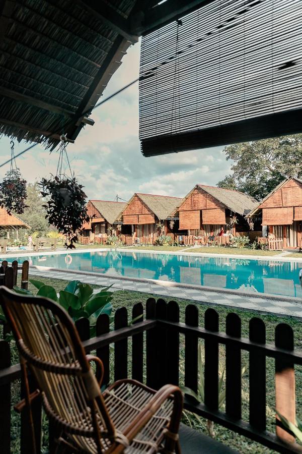 Nipoh Beach Cottage Kijal Esterno foto