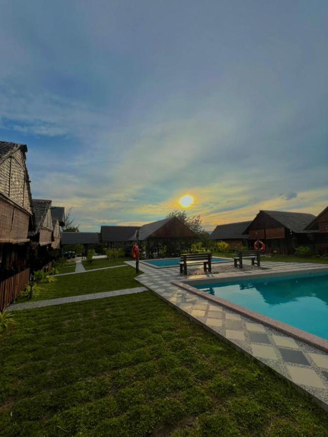 Nipoh Beach Cottage Kijal Esterno foto