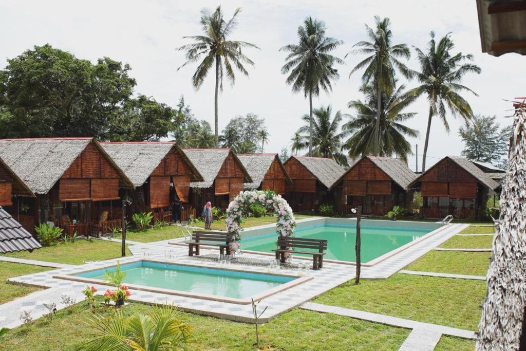 Nipoh Beach Cottage Kijal Esterno foto